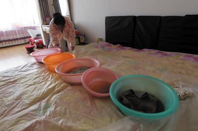 芷江楼上漏水，住户失联，小区没物管，业主维权难！律师来支招……